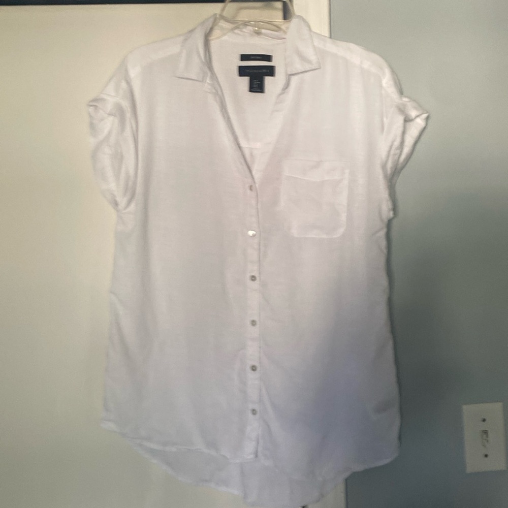 Tahari white lined short sleeve shirt